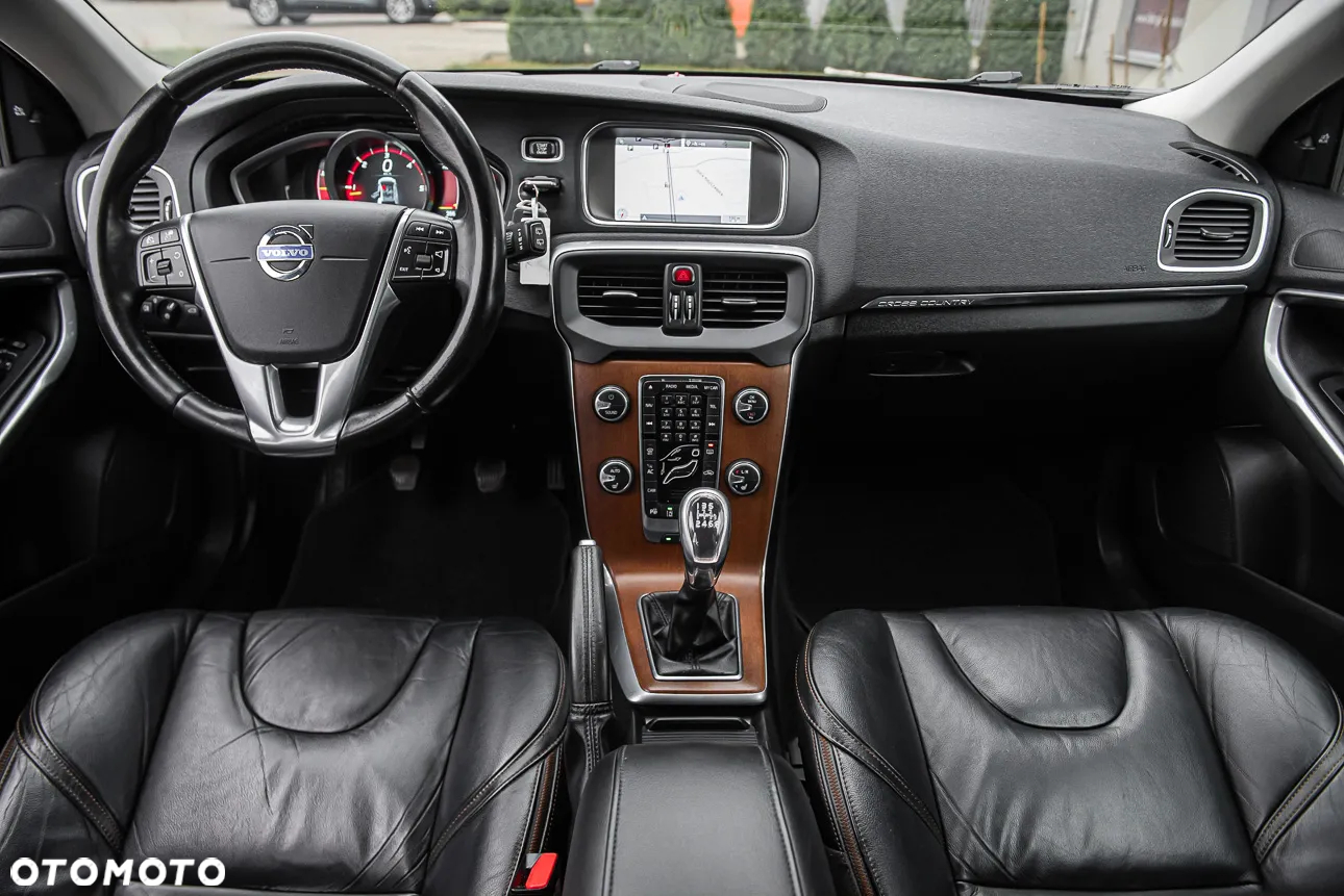 Volvo V40 Cross Country - 32