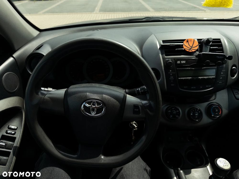Toyota RAV4 - 10