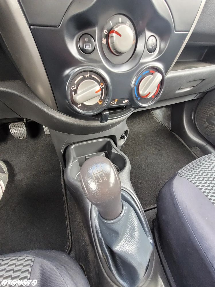 Nissan Micra 1.2 Bild der Frau - 17