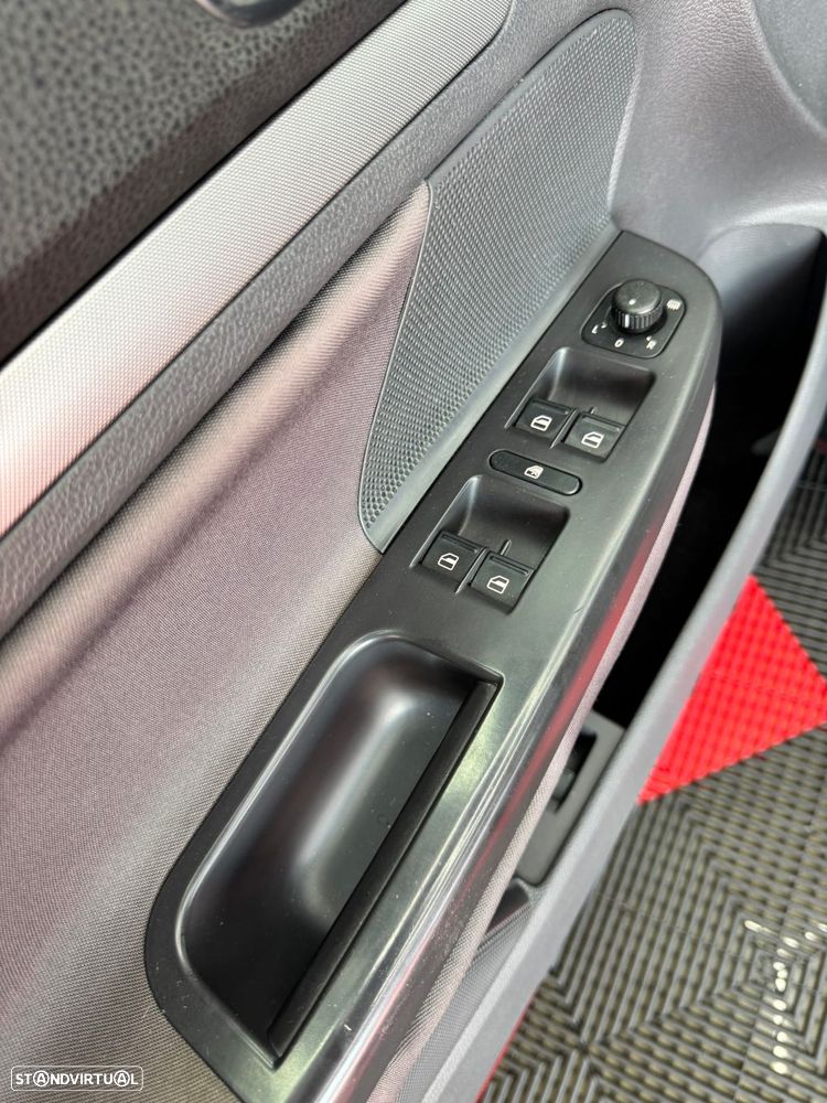 VW Jetta 1.9 TDi BlueM. Confortline - 4