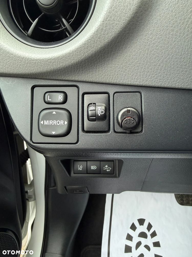 Toyota Yaris Hybrid 100 Active - 10