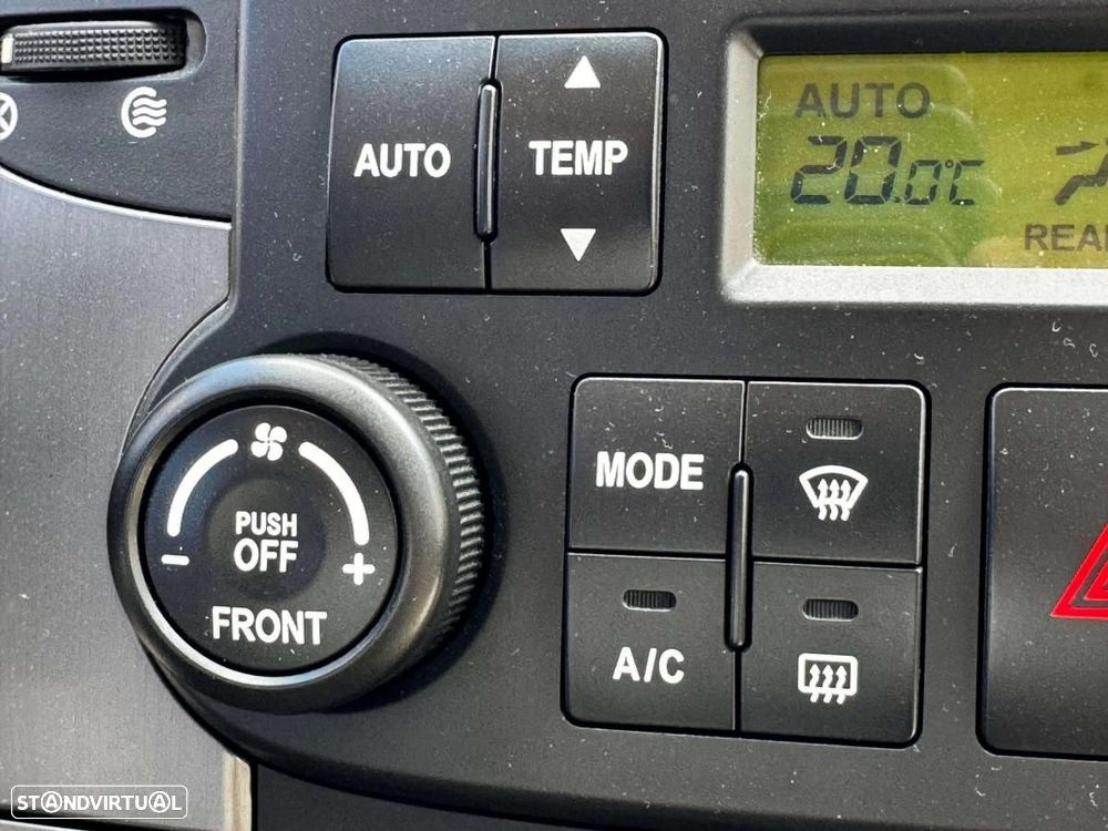 Kia Carnival 2.9 CRDi VGT LX - 8