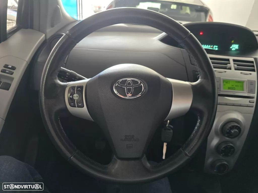 Toyota Yaris 1.0 VVT-i Rock in Rio 08 - 12