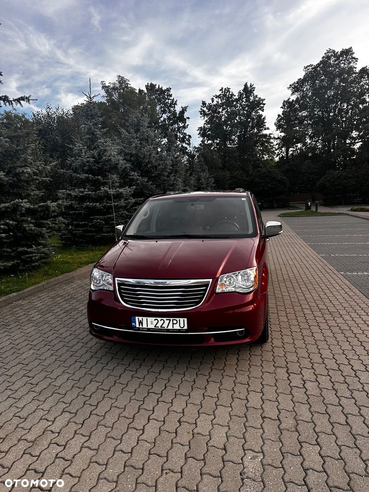 Chrysler Town & Country - 3