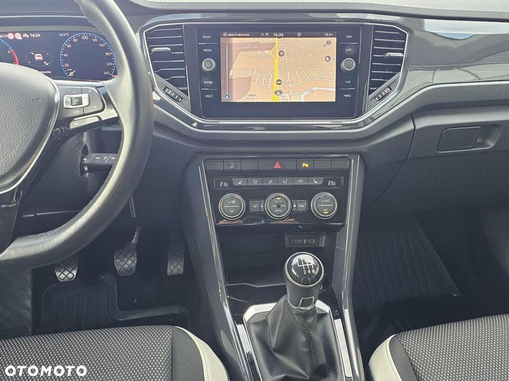 Volkswagen T-Roc - 17