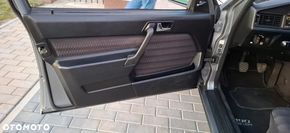 Mercedes-Benz W201 (190) - 17