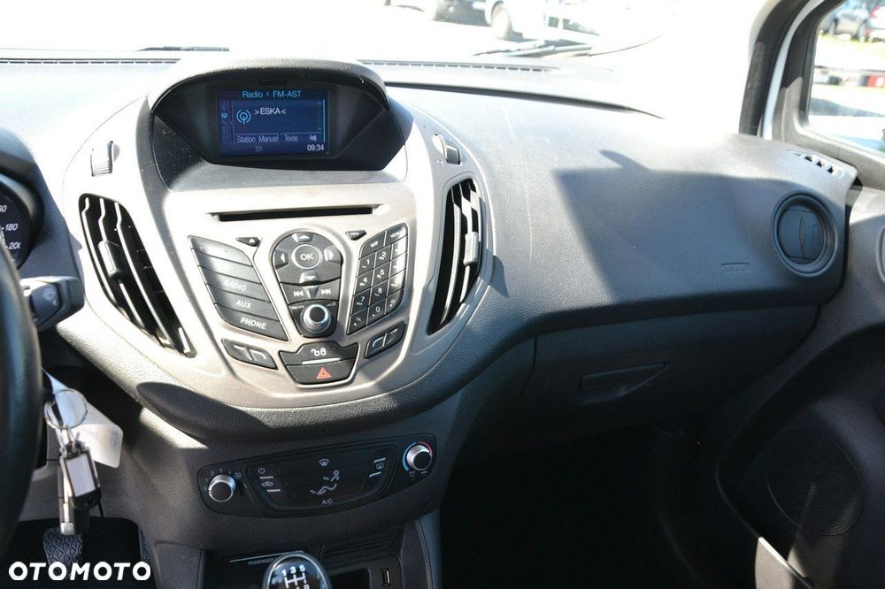 Ford Tourneo Courier - 17