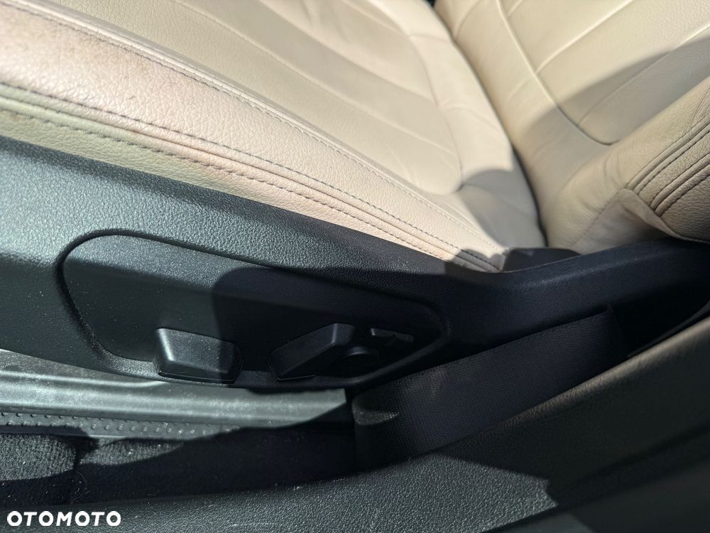 BMW Seria 2 225i xDrive Sport Line - 30