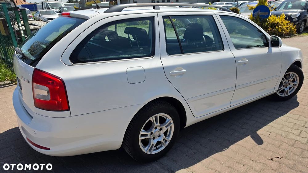 Skoda Octavia 1.6 Combi Ambiente - 17