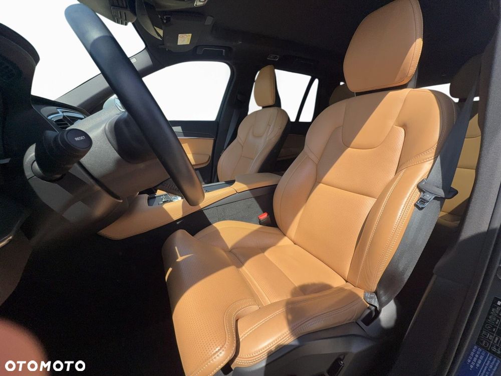 Volvo XC 90 - 22