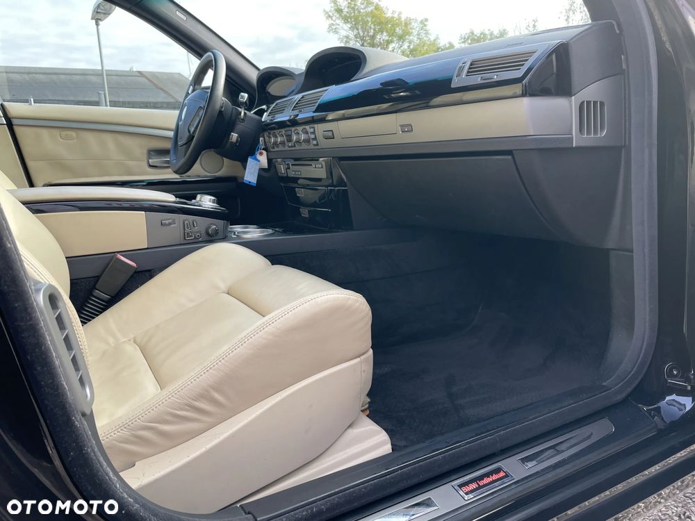 BMW Seria 7 750i - 22