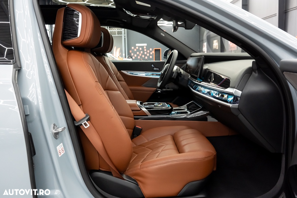 BMW Seria 7 740d xDrive MHEV - 11