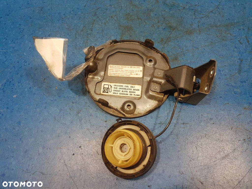 SUZUKI SWIFT IV MK6  KLAPKA WLEWU PALIWA ZY4 - 5