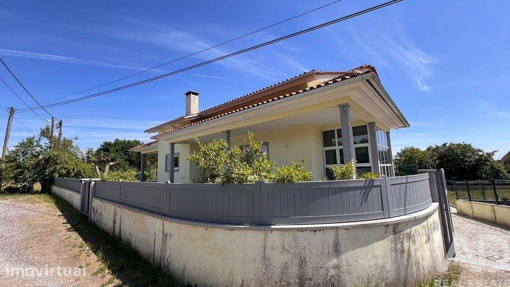 Moradia isolada T3 em Abraveses de 402 m2 - Grande imagem: 2/27