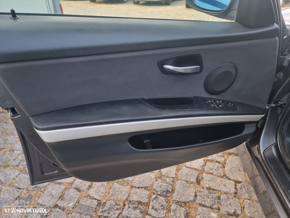 BMW 320 d Touring - 24