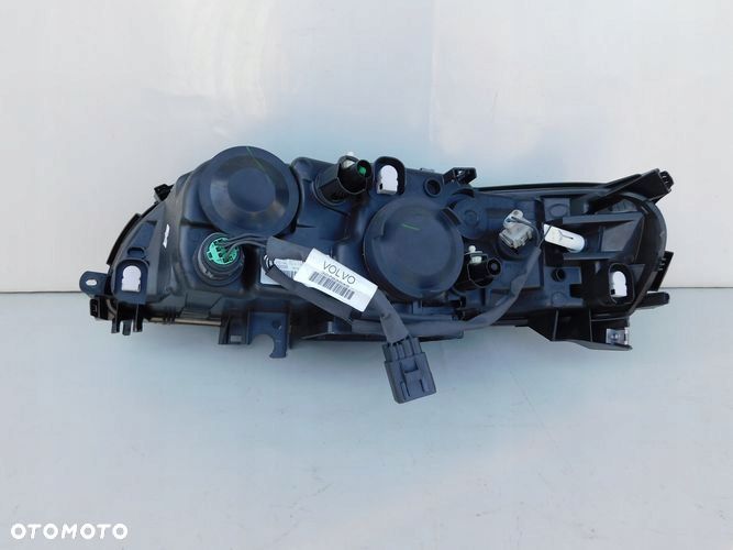 VOLVO V70 XC70 LIFT reflektor prawy - 4