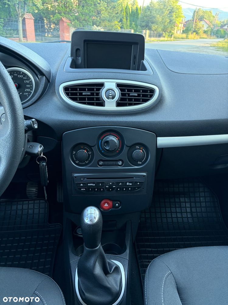 Renault Clio 1.2 16V 75 TomTom Edition - 17