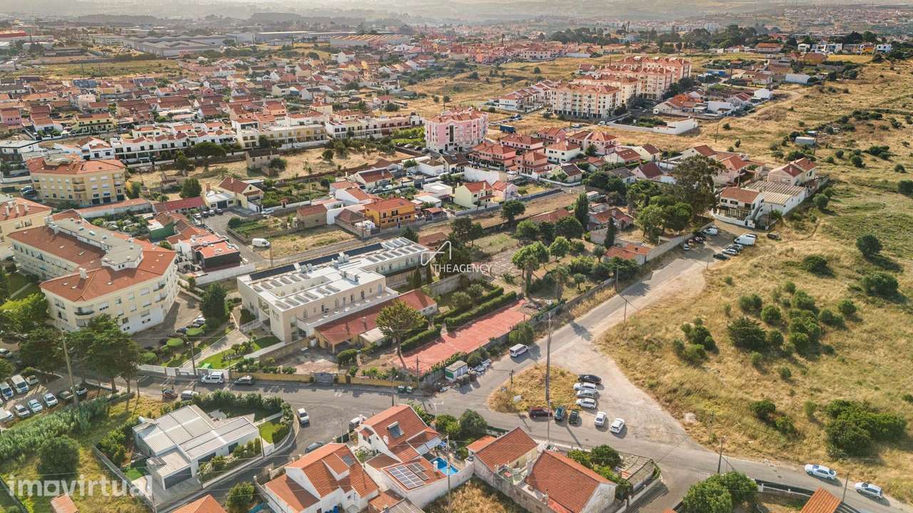 Terreno Urbano de três frentes ao lado da Beloura - Grande imagem: 2/9