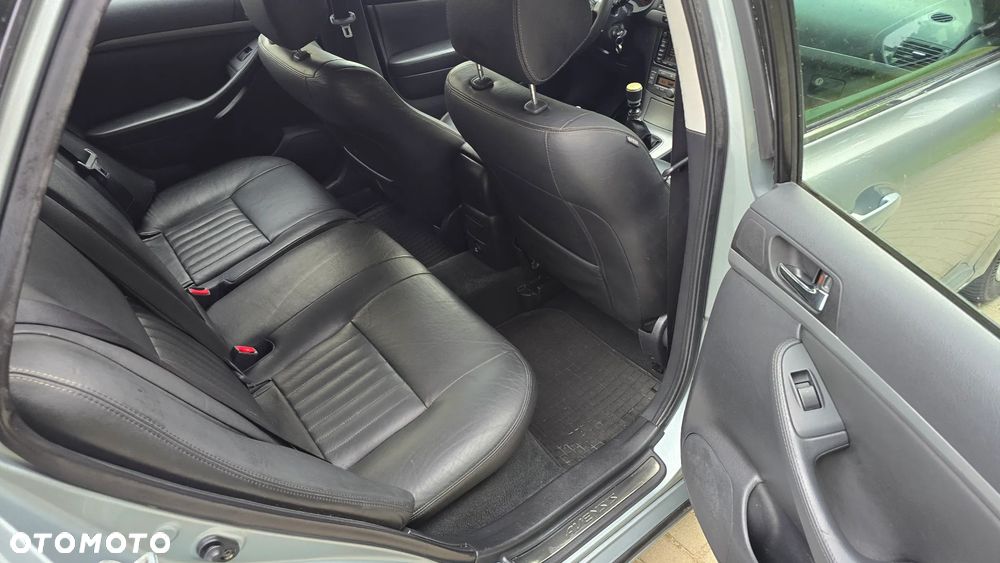 Toyota Avensis 2.0 D-4D Premium - 9