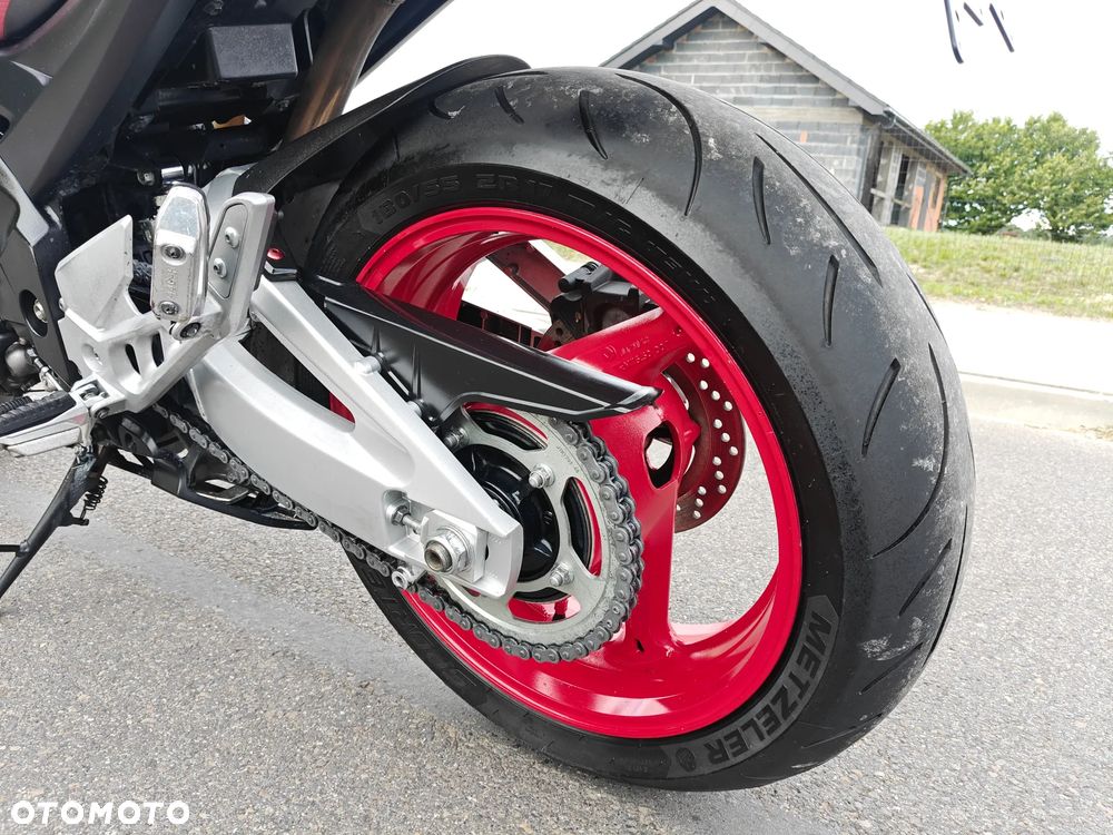 Suzuki GSR - 19