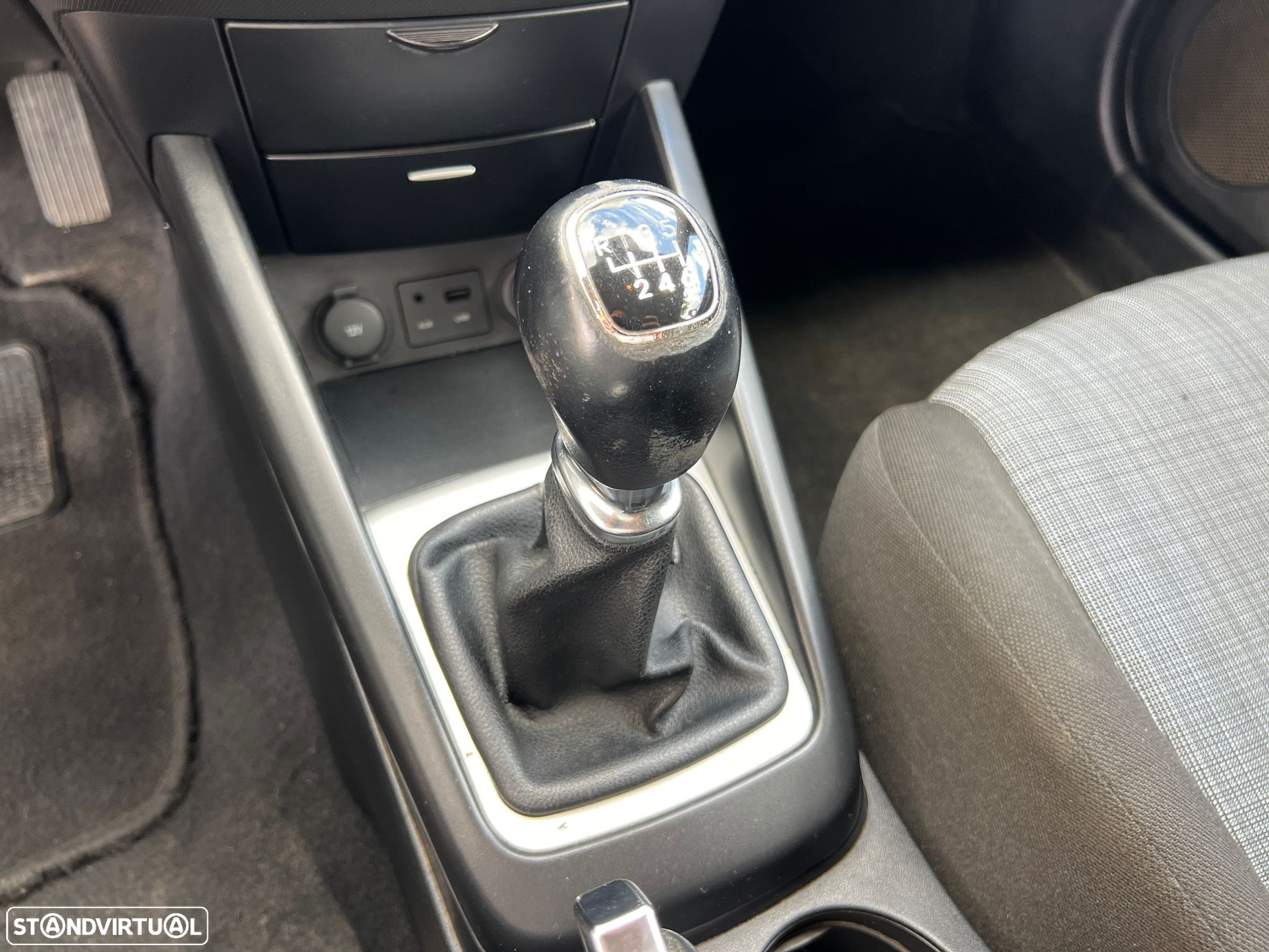 Kia Ceed S Coupé 1.6 CRDi EX - 31