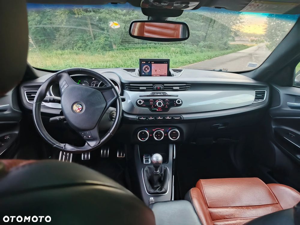 Alfa Romeo Giulietta 2.0 JTDM 16V - 12