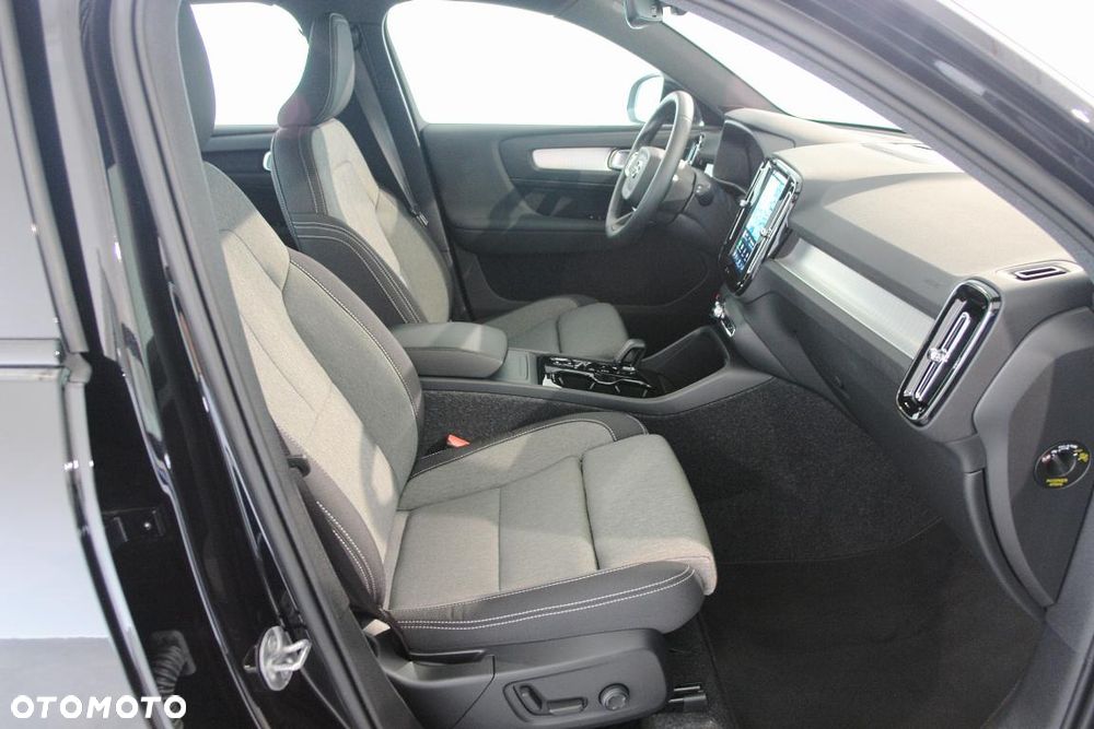 Volvo XC 40 B3 B DKG Plus Black Edition - 17