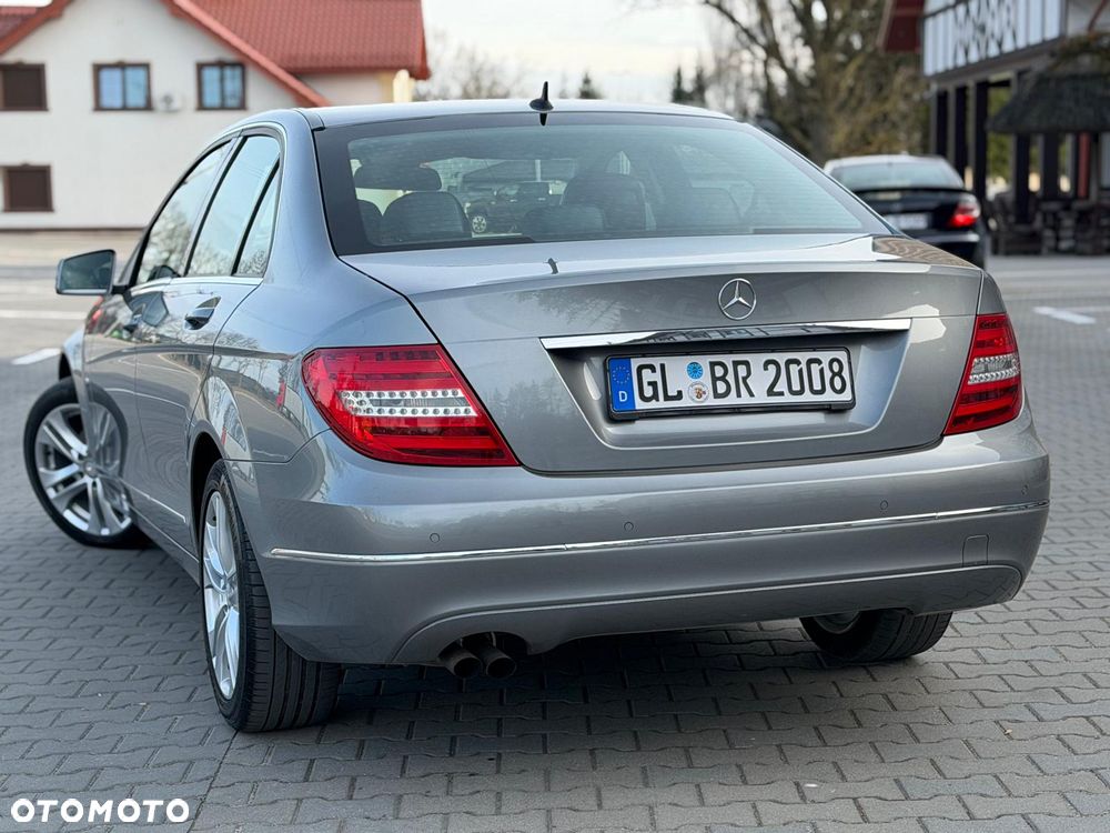 Mercedes-Benz Klasa C 180 CGI BlueEFFICIENCY Avantgarde - 17