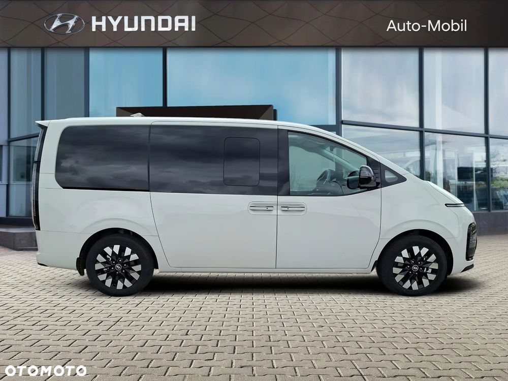 Hyundai Staria 1.6 T-GDI HEV Luxury - 7
