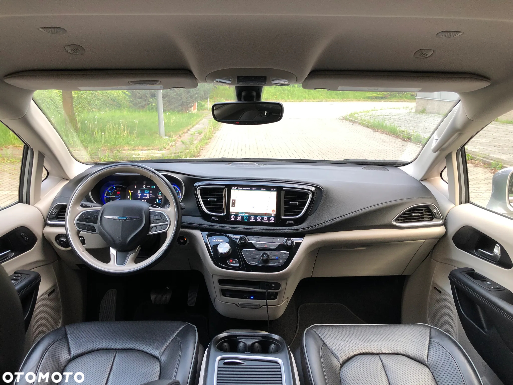 Chrysler Pacifica - 16