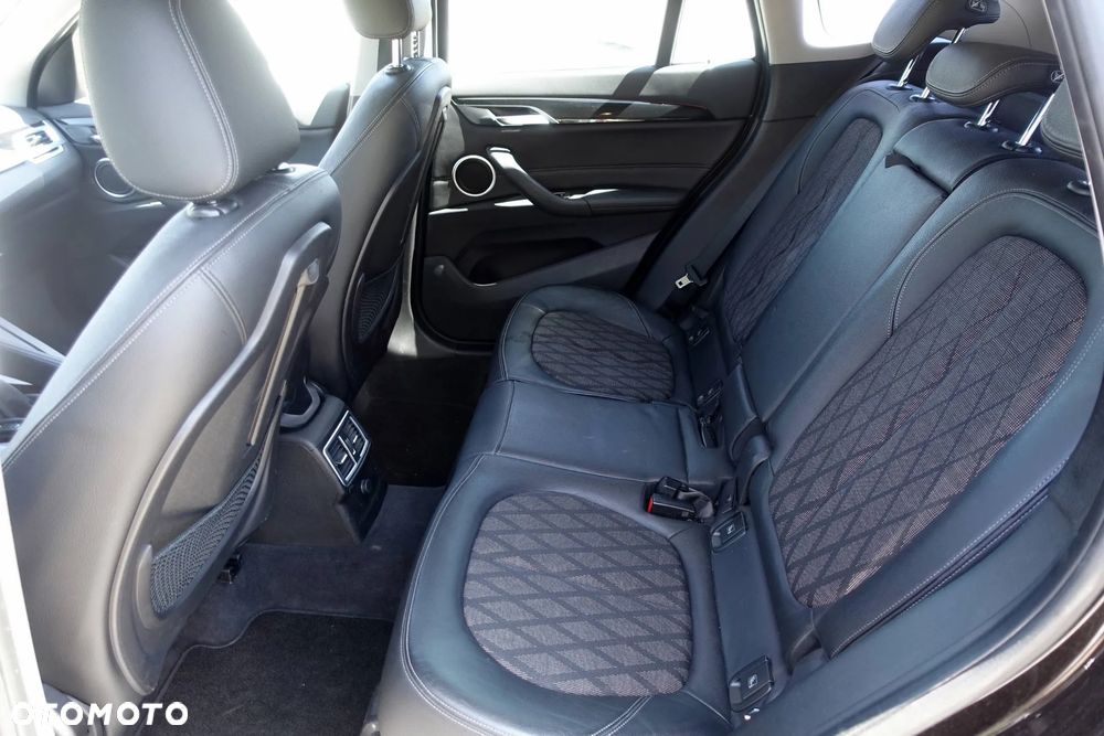 BMW X1 xDrive18d Sport Line - 16