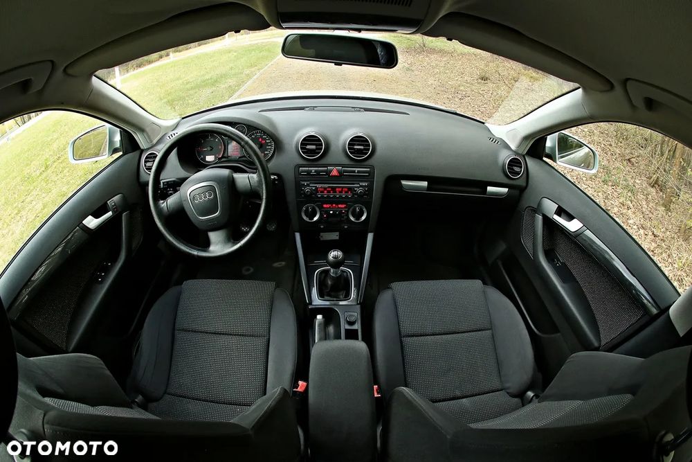 Audi A3 Sportback 2.0 TDI Ambiente - 10