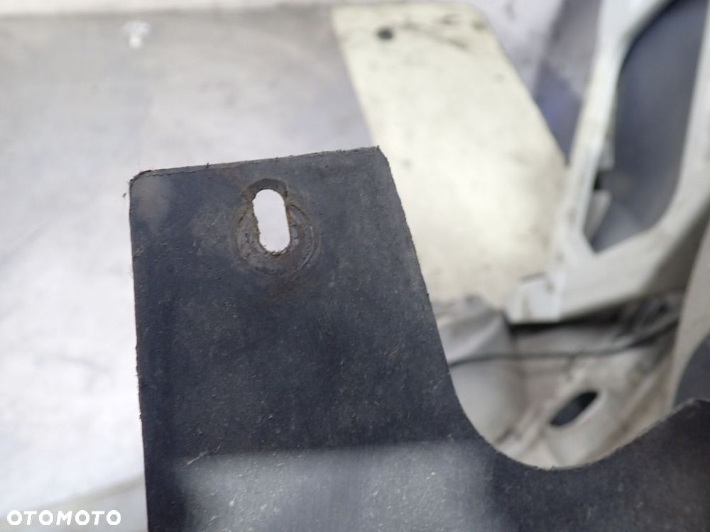 ZDERZAK TYŁ FORD FOCUS MK II - 10