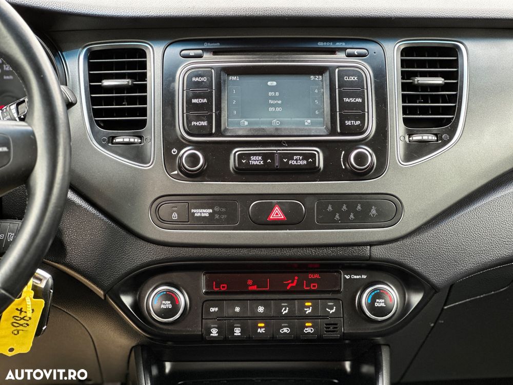Kia Carens - 21