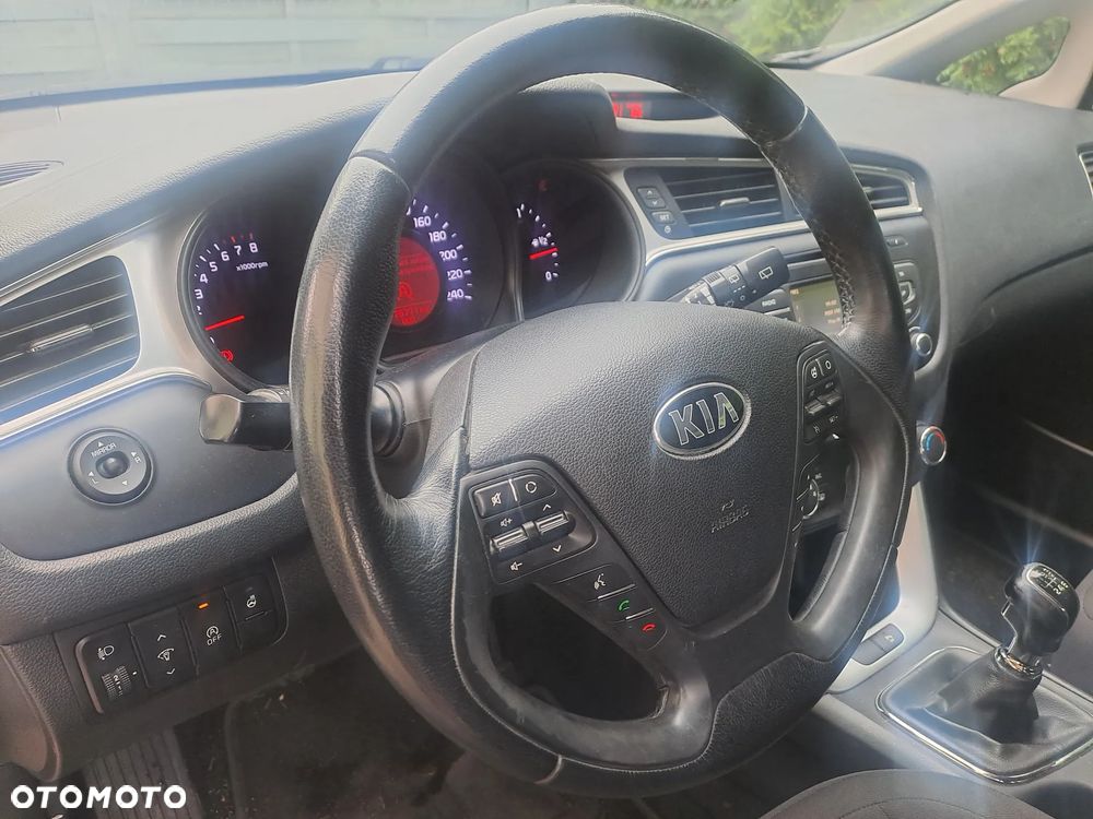 Kia Ceed 1.0 T-GDI 100 ISG Dream-Team Edition - 8