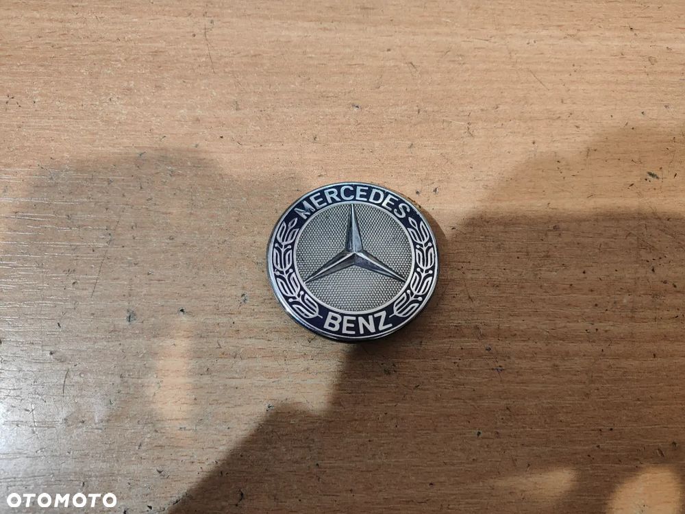 Emblemat Mercedes W220 przód 1298880110 - 2