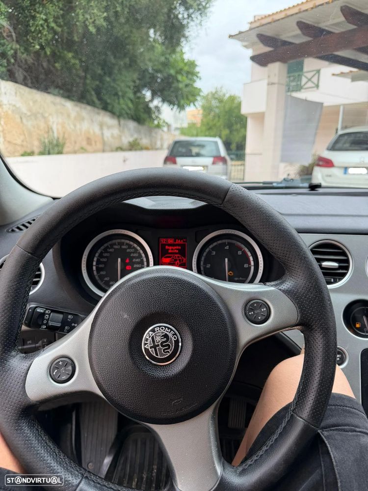 Alfa Romeo 159 Sportwagon 1.9 JTDm 16V Elegante - 8