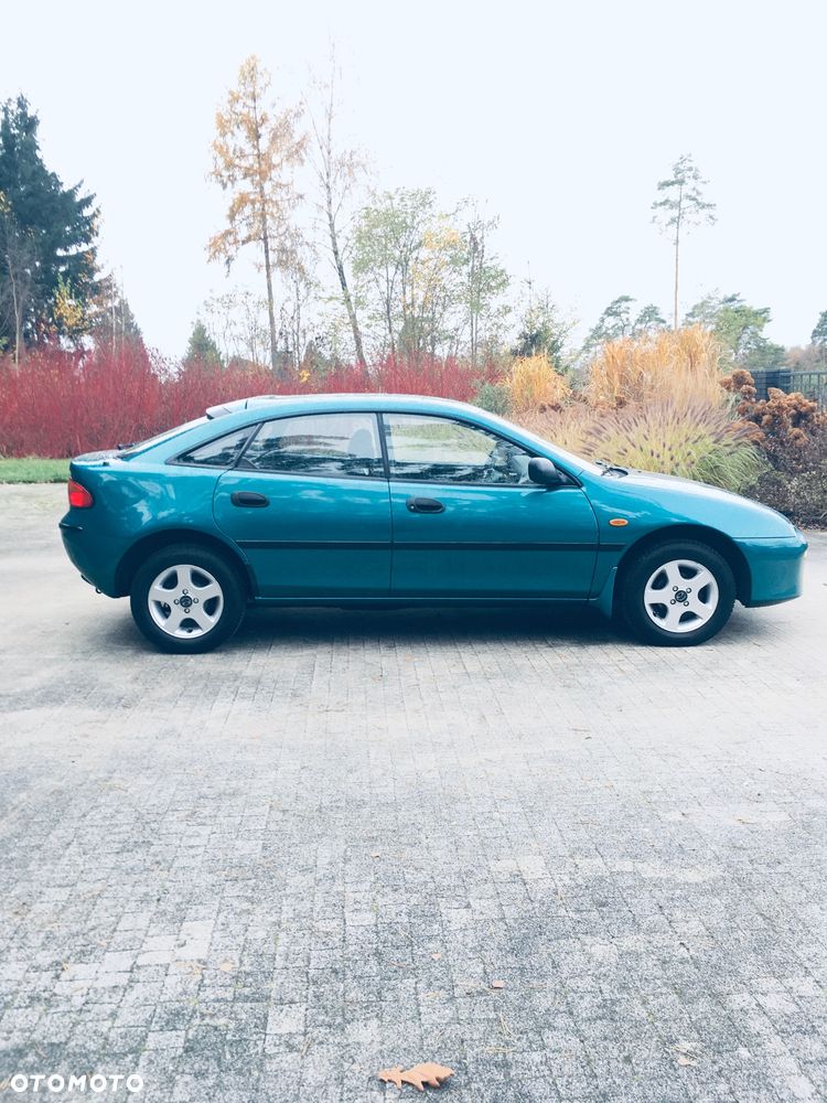 Mazda 323F - 7