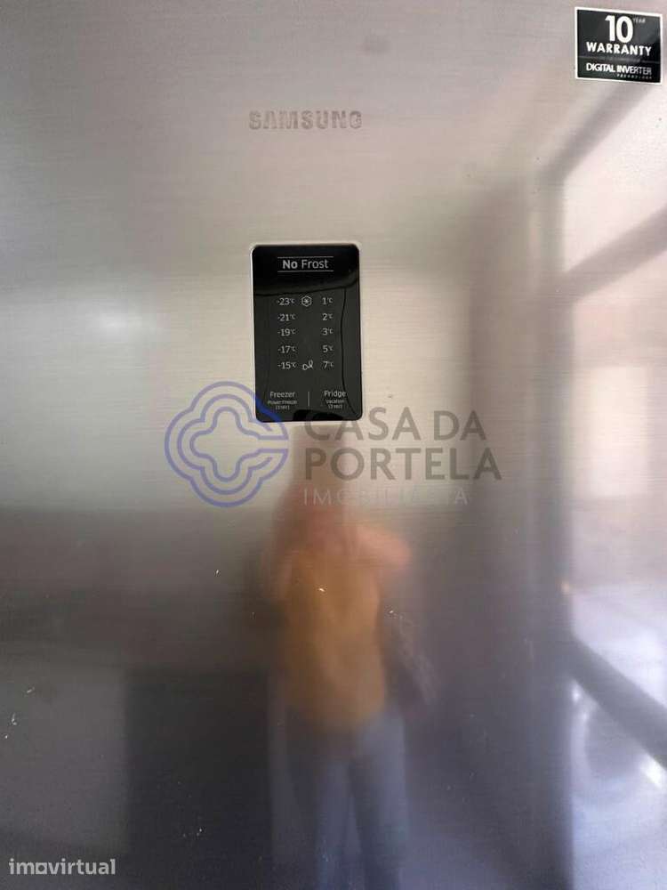 T2 com Varanda, Garagem e Ar Condicionado | Campo Alegre - Grande imagem: 5/10