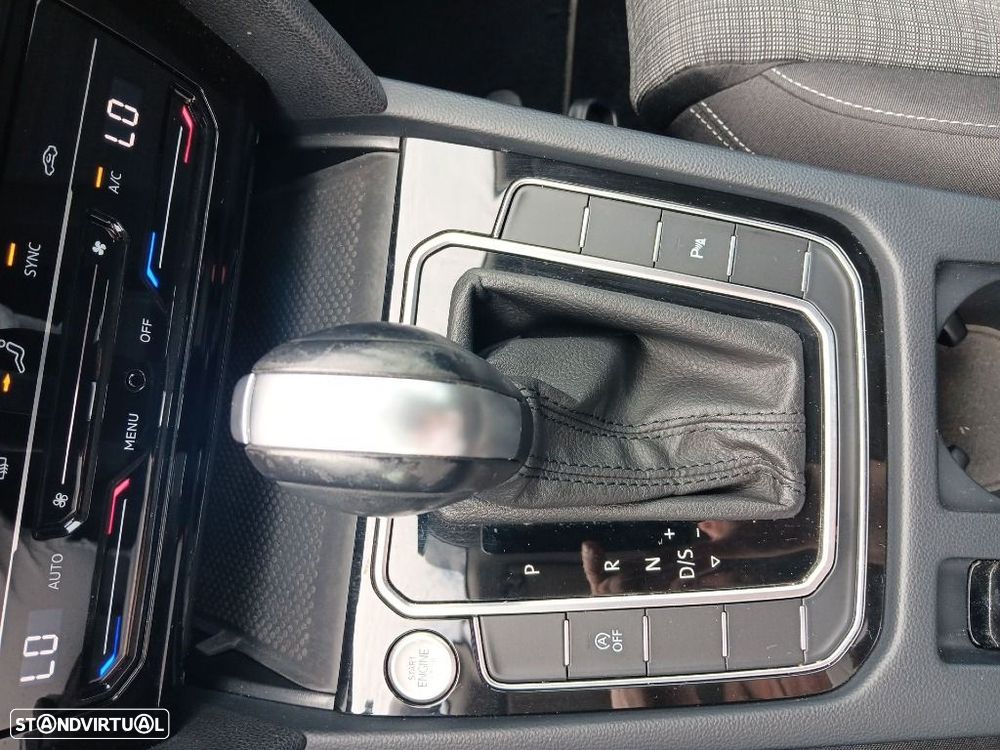 VW Passat Variant 2.0 TDI Business DSG - 24
