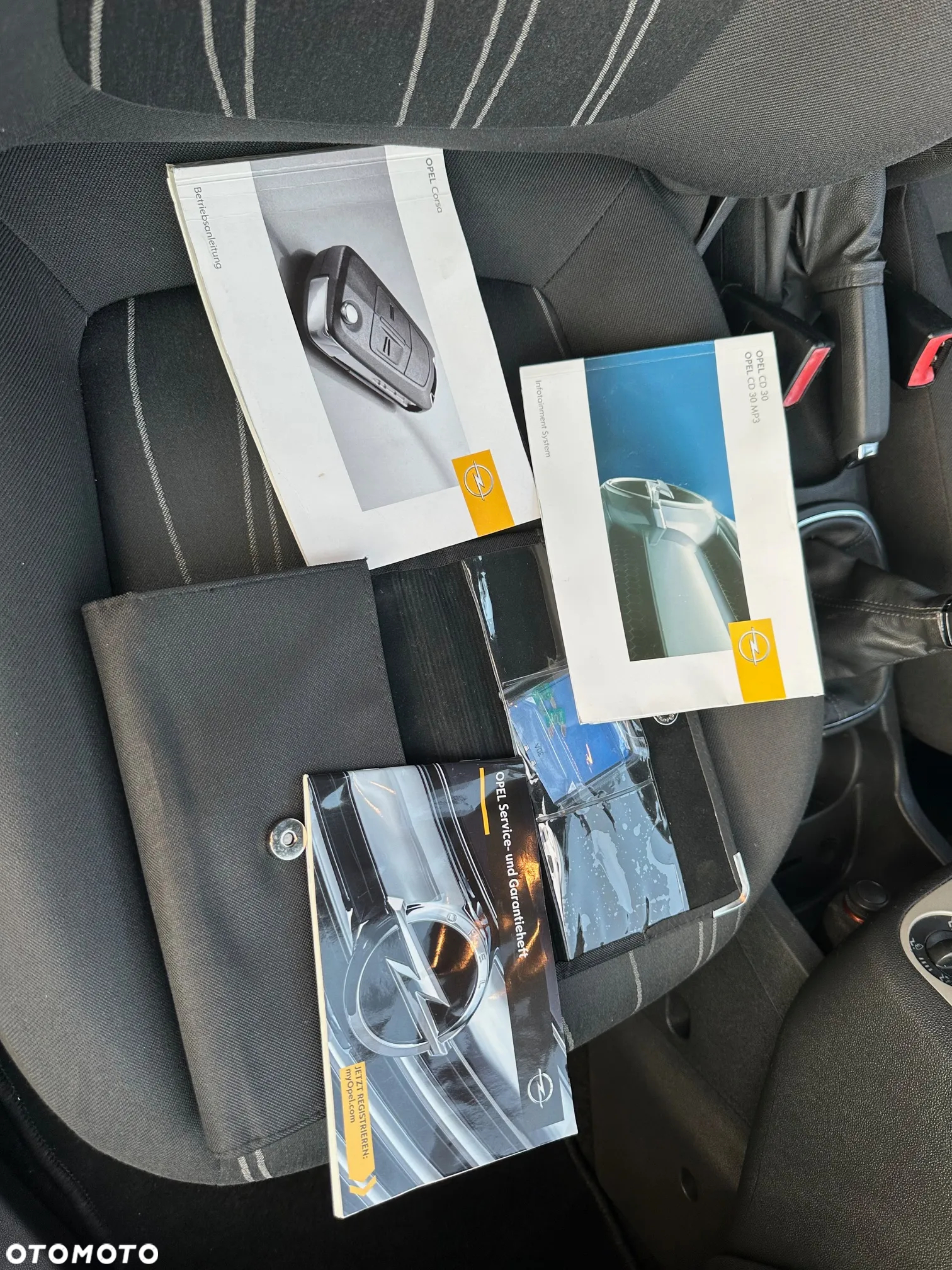 Opel Corsa 1.2 16V Cosmo - 25