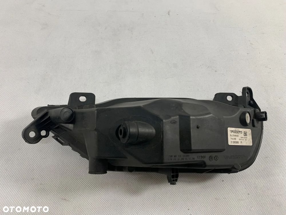 Volvo XC60 17r XC90 II 15r Halogen prawy - 2