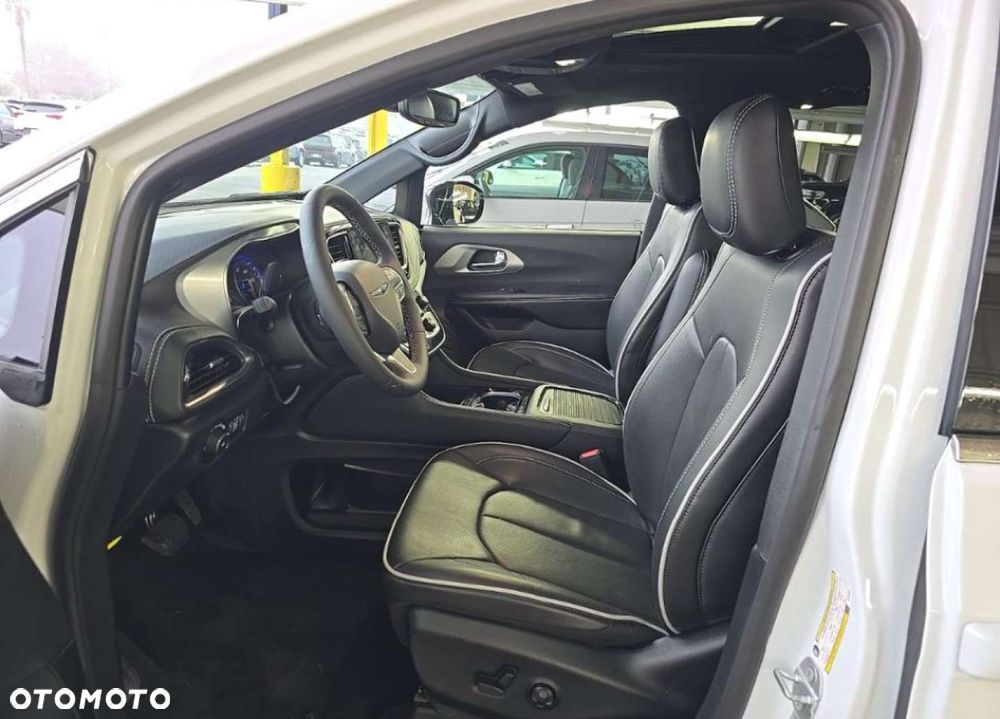 Chrysler Pacifica - 10