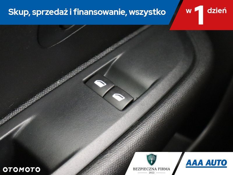 Peugeot 208 - 18