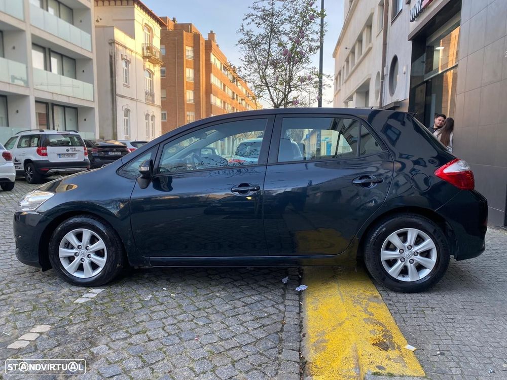 Toyota Auris 1.4 D-4D - 10