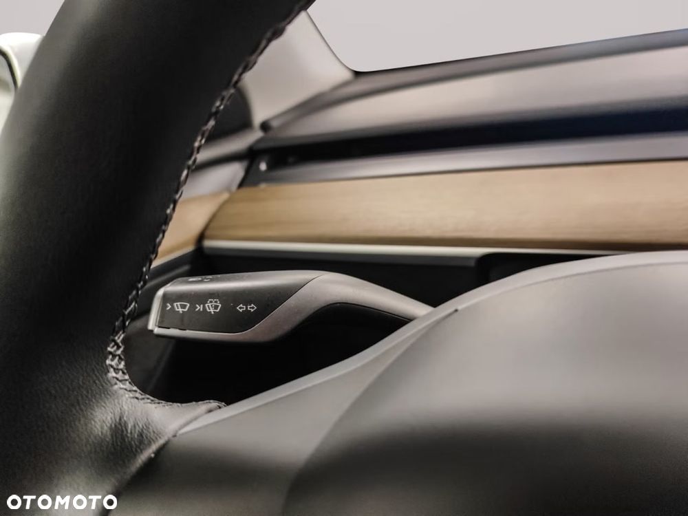 Tesla Model Y Performance Dual Motor AWD - 29