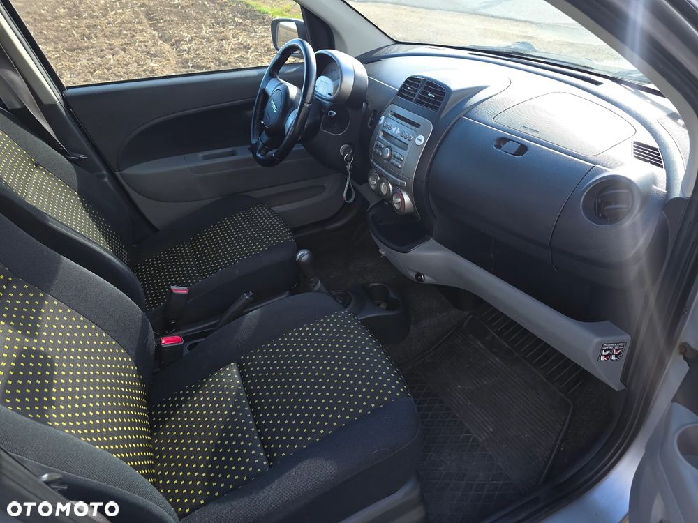 Daihatsu Sirion - 25