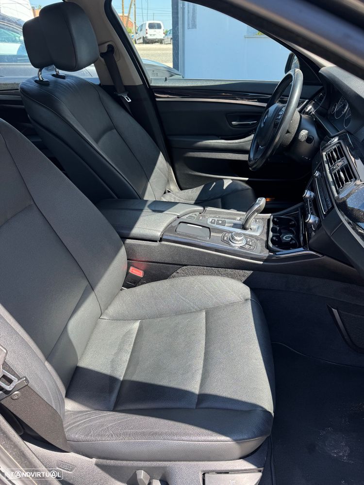 BMW 525 d Exclusive Auto - 11