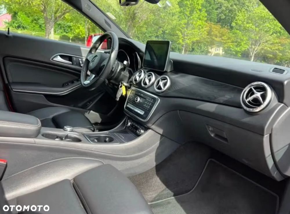 Mercedes-Benz CLA 250 4Matic 7G-DCT Sport - 16