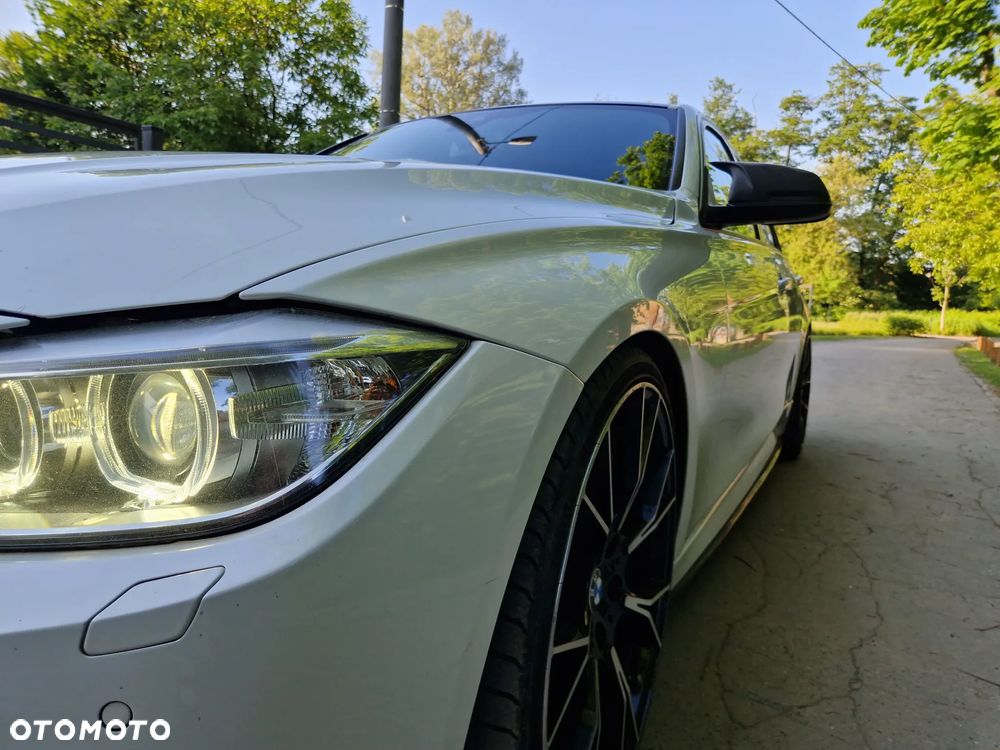 BMW Seria 3 335i Edition Sport - 11